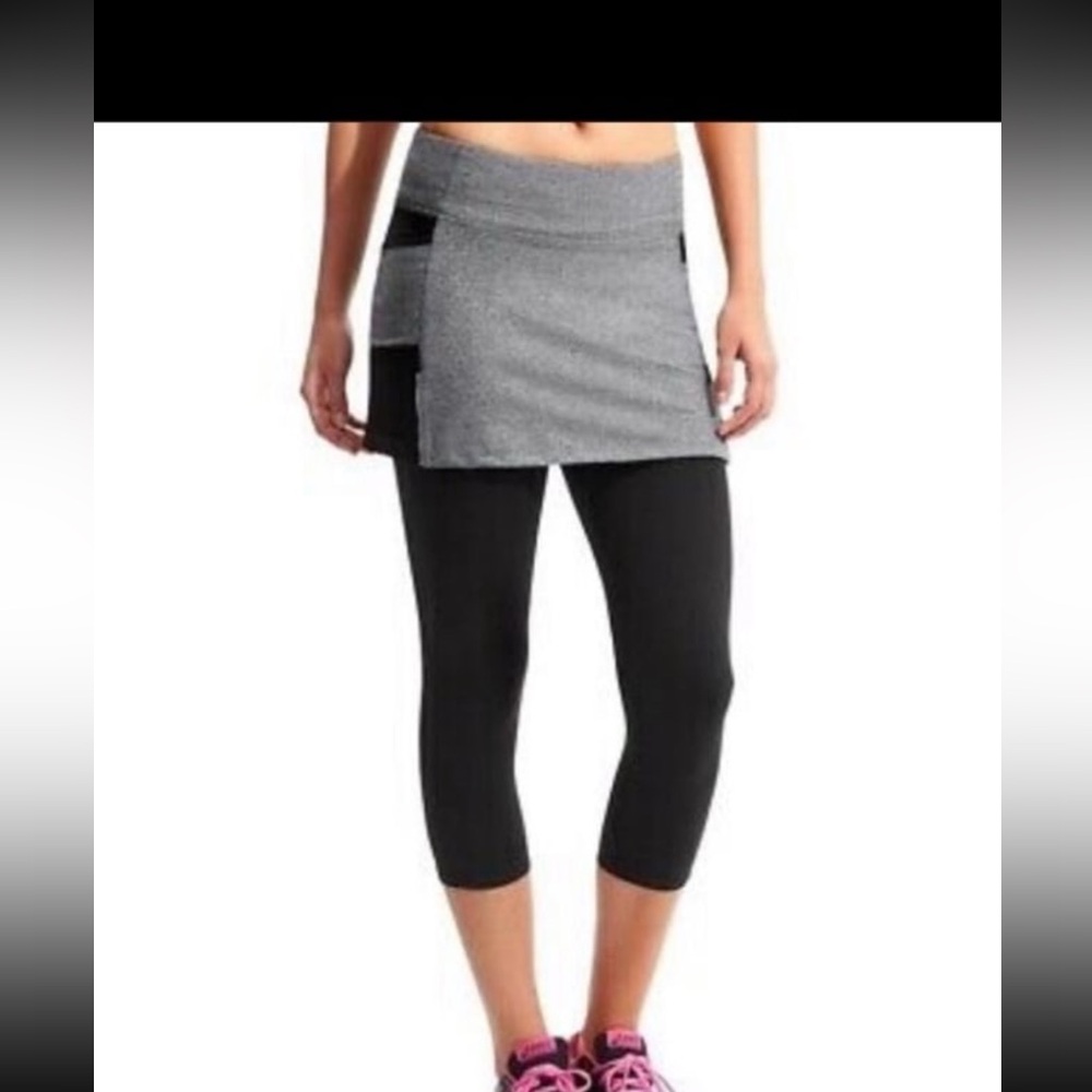 ATHLETA CONTENDER 2 in 1 Skirt Capri legging gray & black combo great condition
